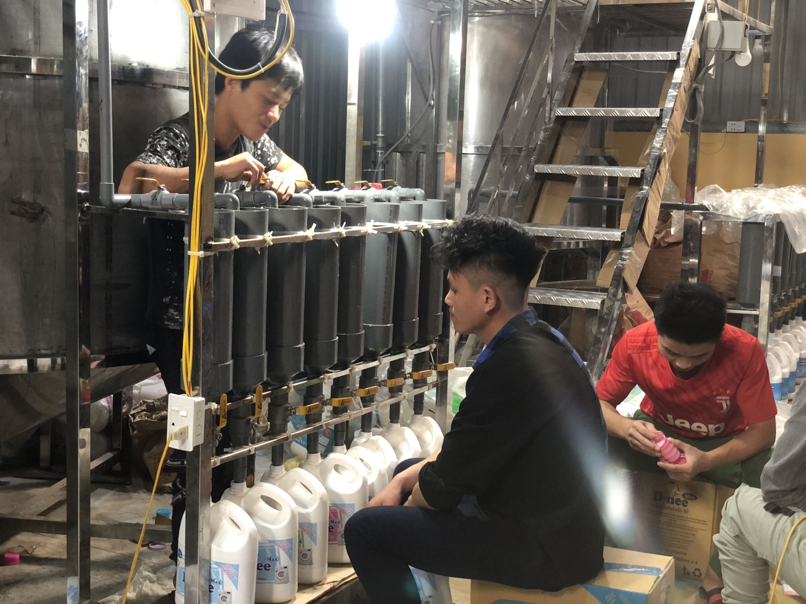 Cảnh giác với ‘ma trận’ nước giặt giá rẻ